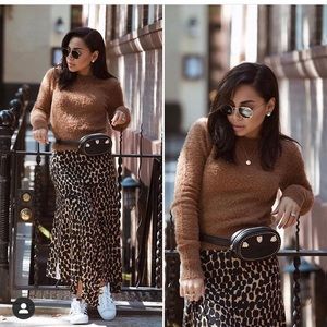 LIKE NEW TOPSHOP DETAILED BELT BAG